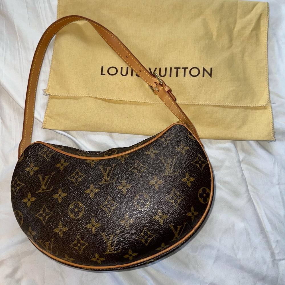 Louis Vuitton purse & dustbag.